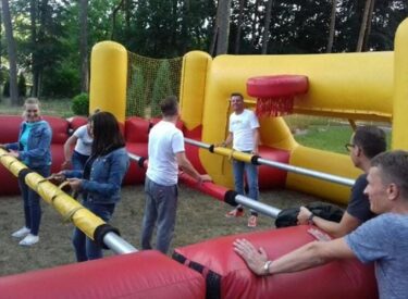 Turniej w mega trambambule